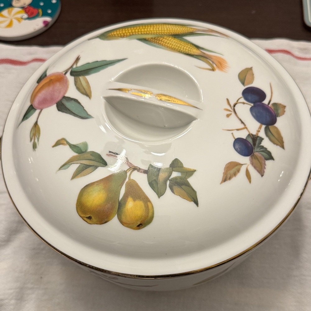 Royal Worcester White Lidded Bowl with Fruit Motif